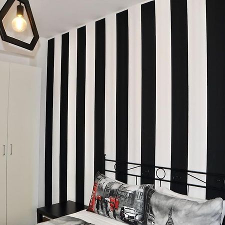 M.Aurelio Black & White Milan Extérieur photo